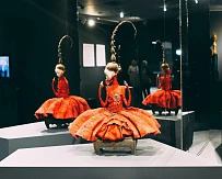 Выставка бронзовых скульптур Даши Намдакова и авторских кукол семьи Намдаковых «Ульгер»