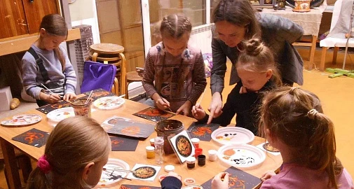 Музей «Новый Иерусалим» запускает мастер-класс к выставке «Лаки. Большая история в миниатюре: Федоскино, Палех, Мстёра и Холуй»