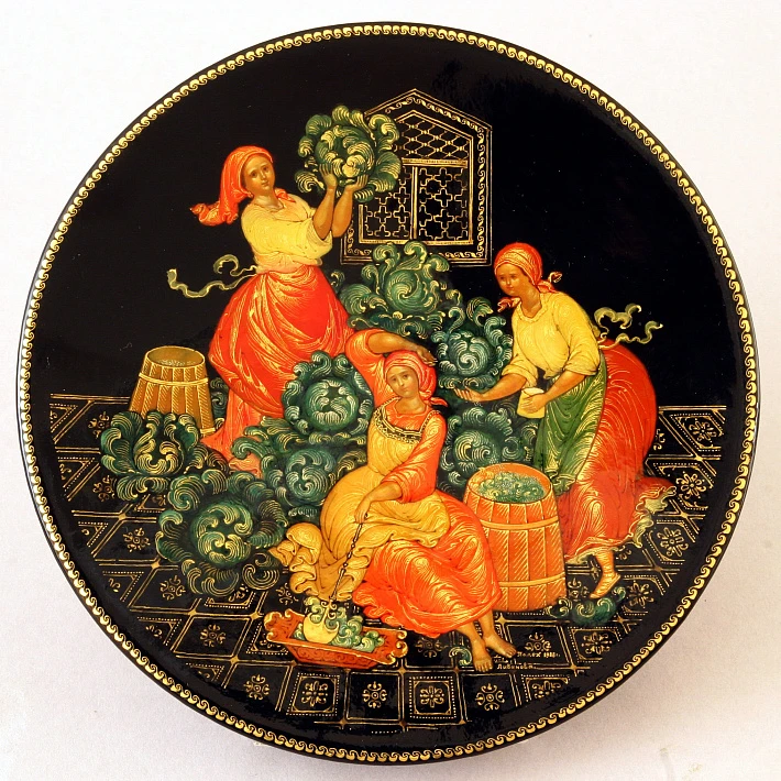 «ЛАКИ. Большая история в миниатюре: Федоскино, Палех, Мстёра и Холуй»