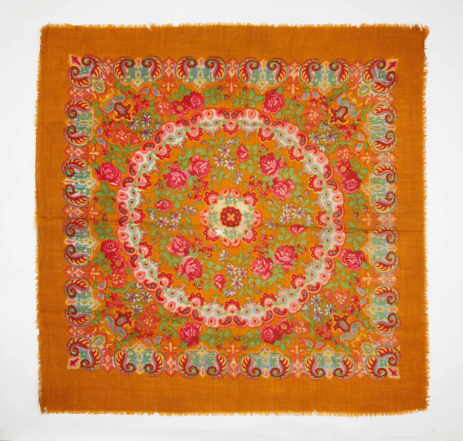 Платок женский головной. Конец XIX – начало ХХ в. Россия, Московская губерния, г. Павловский Посад