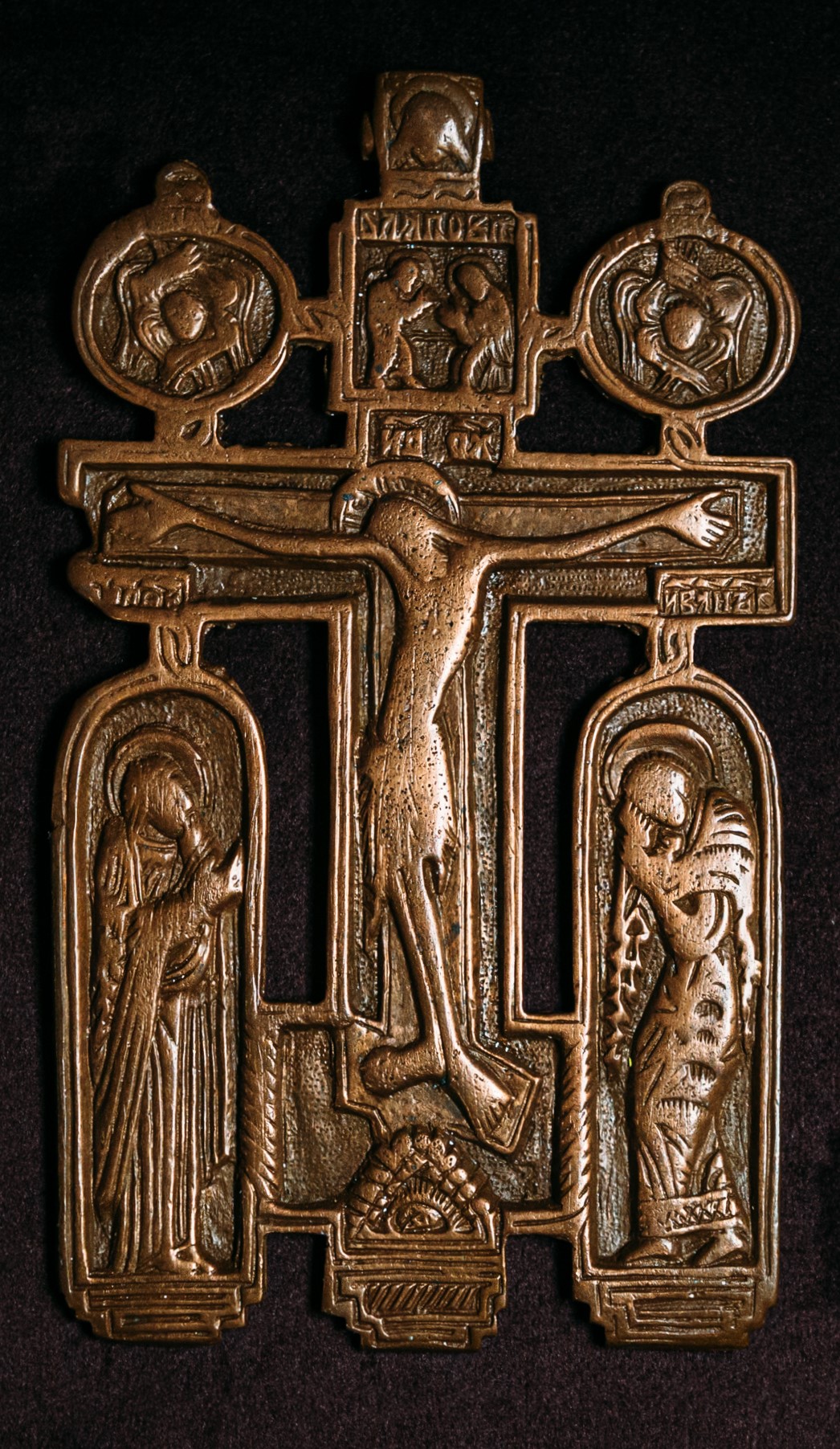 Крест наперсный. Отлив XVII в. с матрицы XVI в. (Новгород). Поморье. Россия Медный сплав, литье