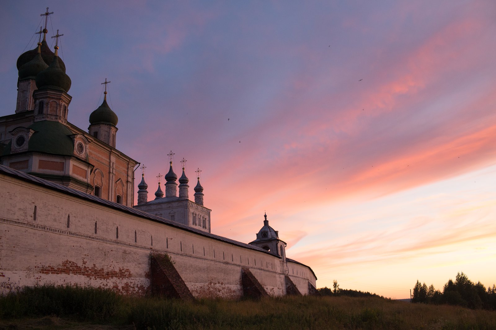 Предзакатные краски Автор: Владислав Миронов Место съемки: Ярославская область, Горицкий Успенский монастырь